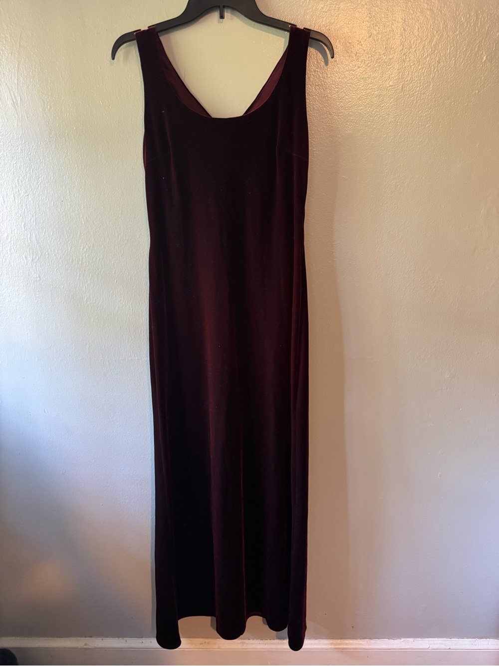 VINTAGE Niki Burgundy Velvet Evening Gown Sleeveless Size 8 Keyhole Back